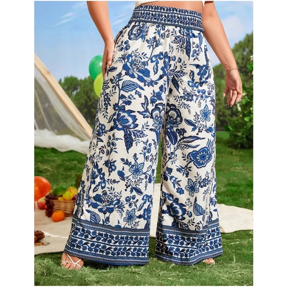 Plus Floral Print Wide leg Palazzo Pants - Picture 3 of 6
